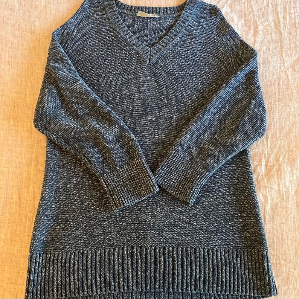 Everlane Cotton V-Neck Tunic Sweater, size Large.